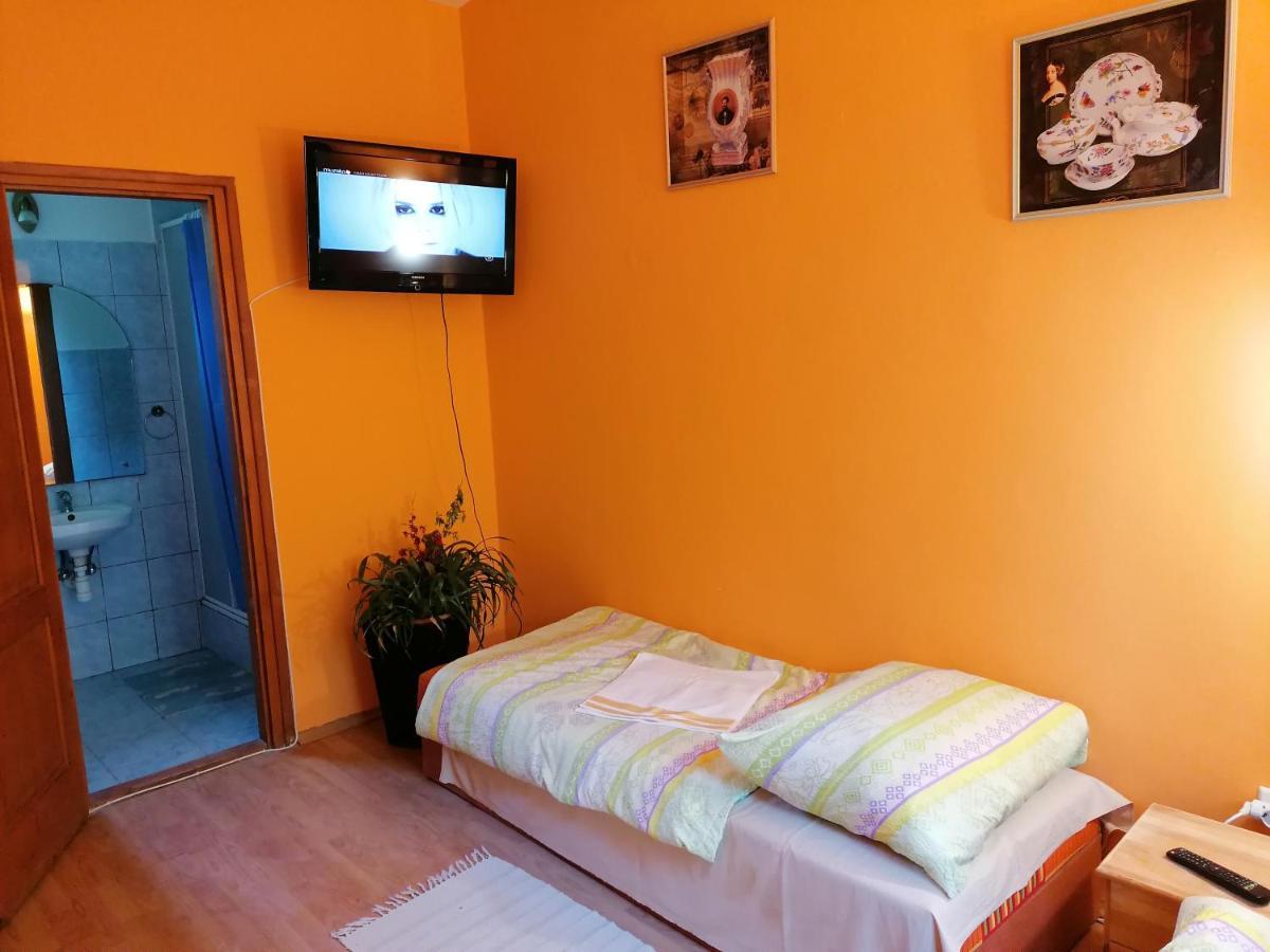 Park Vendeghaz Hotel Herend Ngoại thất bức ảnh