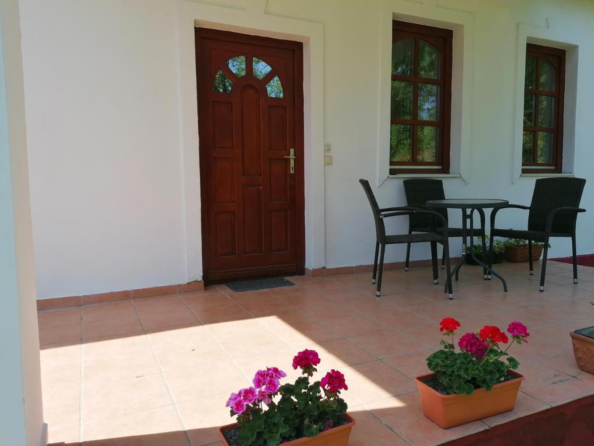 Park Vendeghaz Hotel Herend Ngoại thất bức ảnh